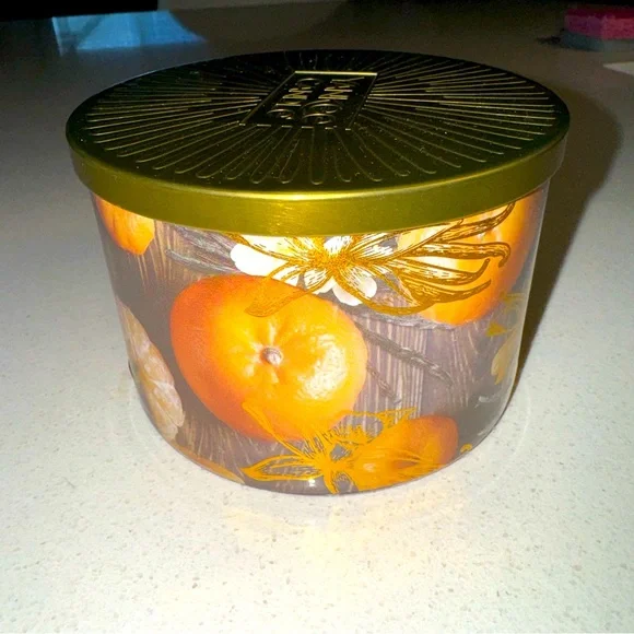 Yankee Candle Tangerine & Vanilla 18 oz 3 Wick Large Scented Gift Holiday - Picture 2 of 7